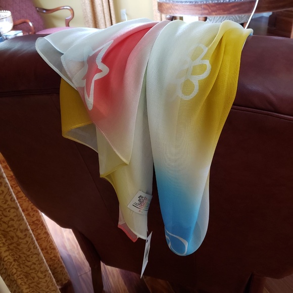 LEVI'S PRIDE SCARF:NWT STARS,HEARTS,PEACE SIGNS & MORE MOTIF - Picture 3 of 11